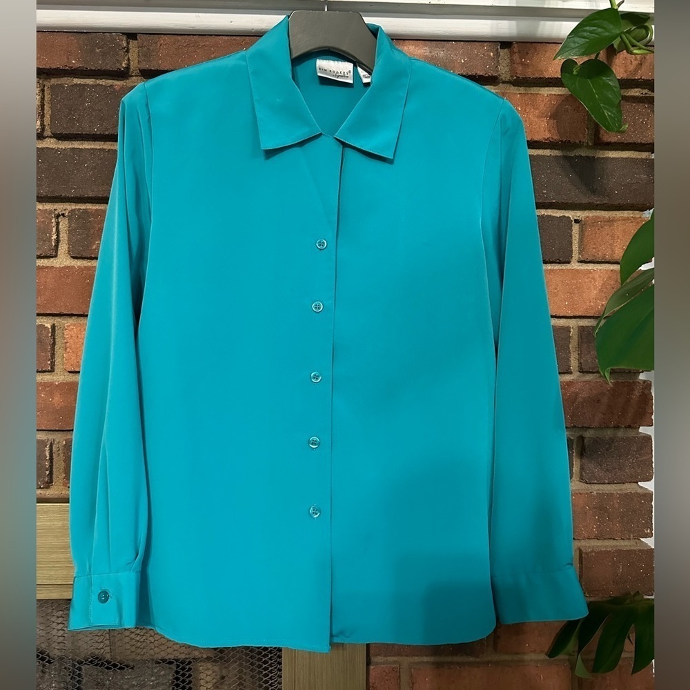 🛍️ Kim Rogers two ways style button up shirts. Excellent condition.